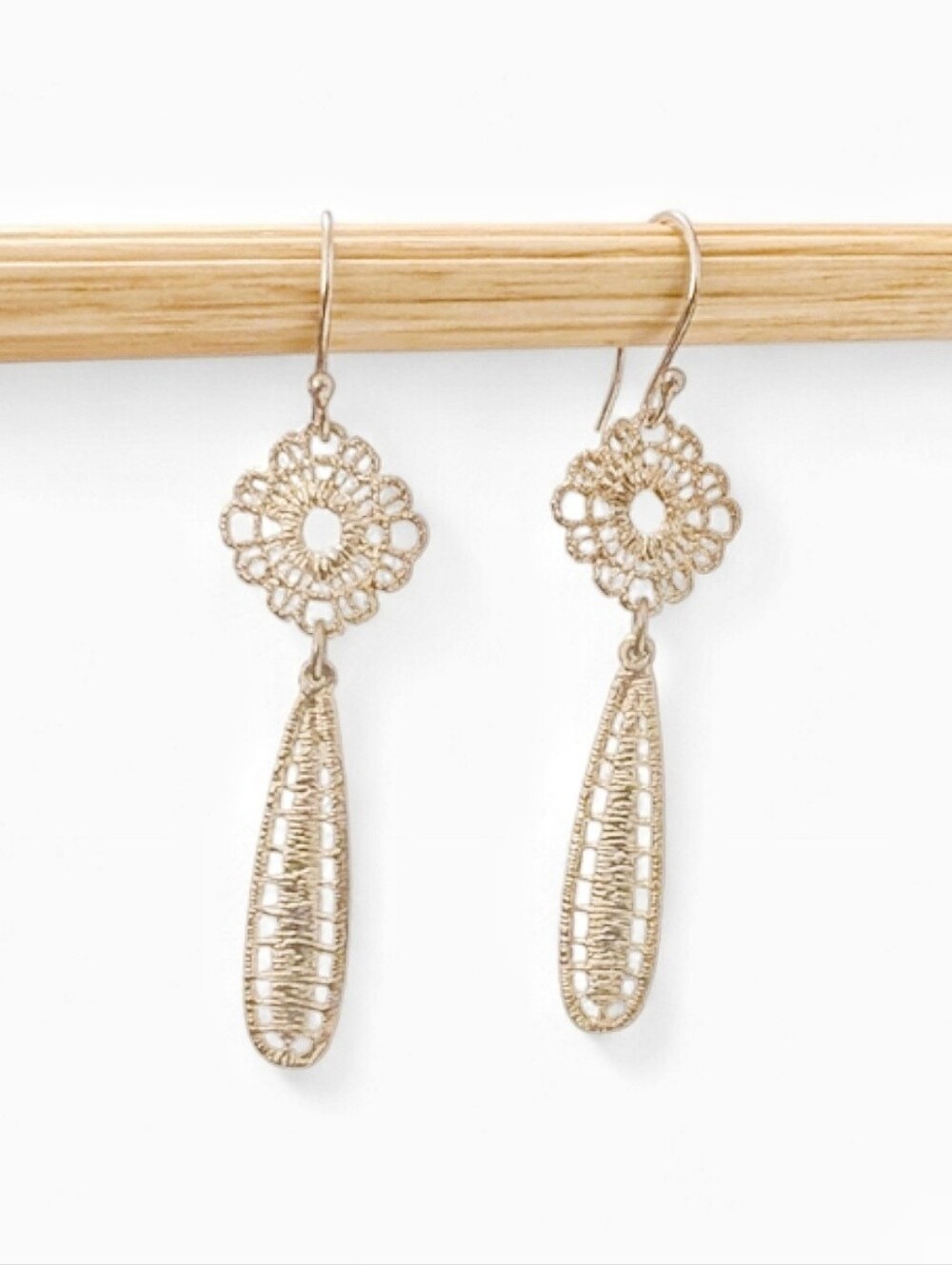 VINTAGE Silver Lace Dangle Earrings Filigree Drop Lightweight Wire Hook 1990